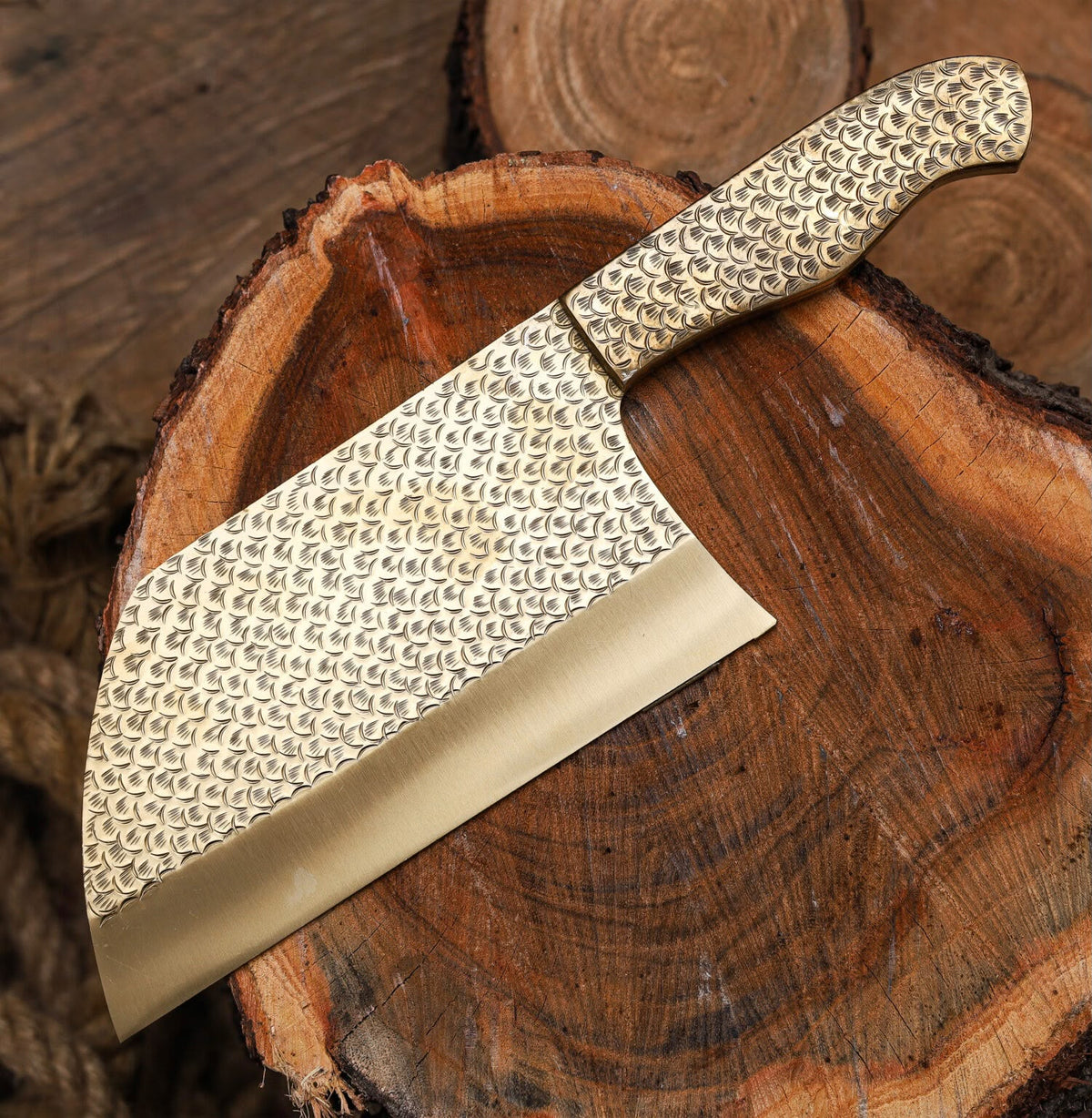 Fish Scale Cleaver – Hand-Forged Damascus Steel Butcher Knife with Fish Pattern Blade & Wooden Handle